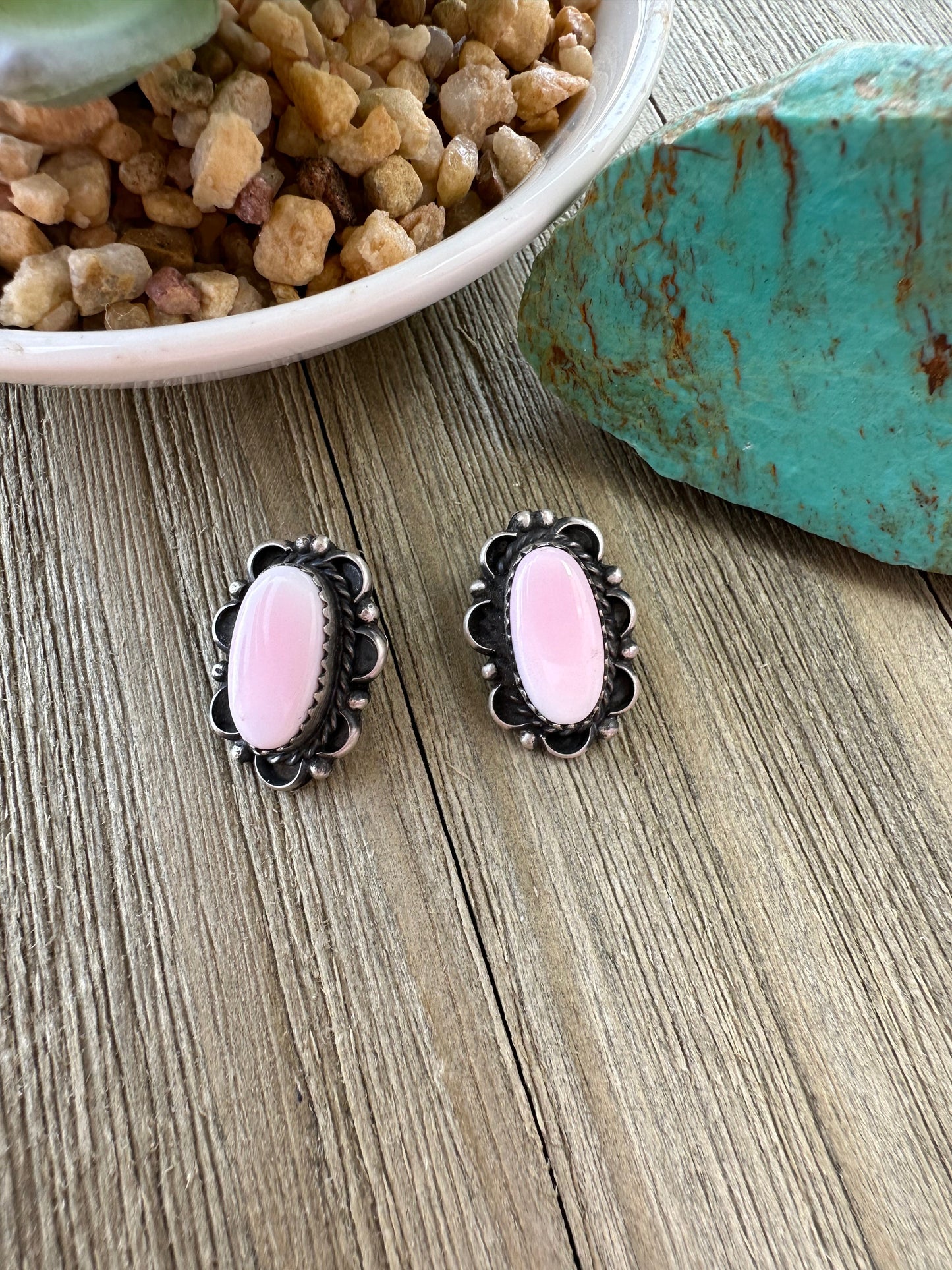 Pink Conch Oval Stud Earrings