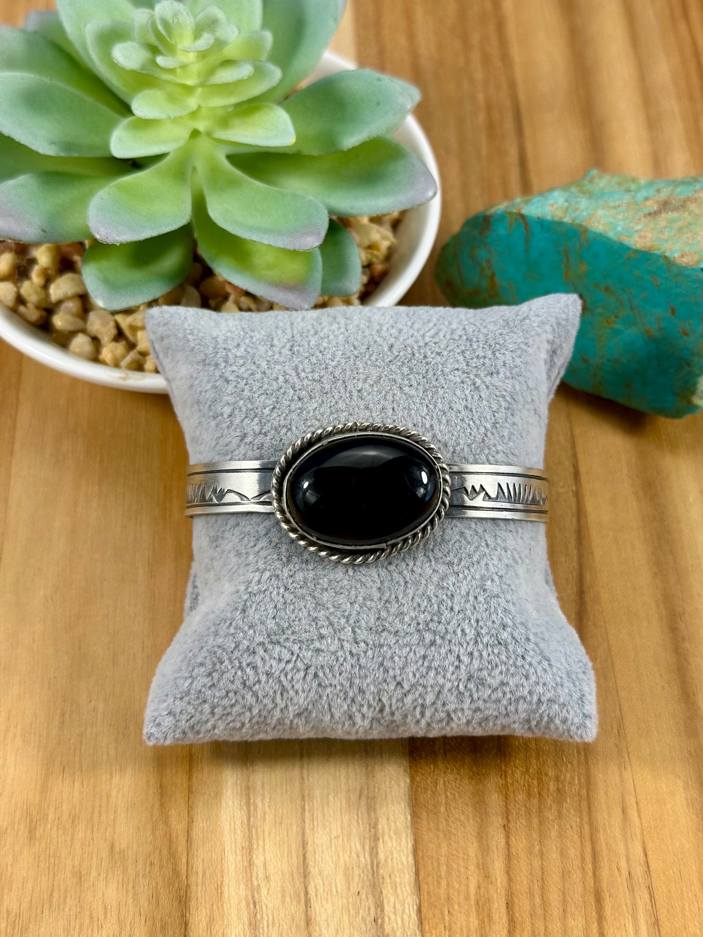 Onyx Single Stone Cuff