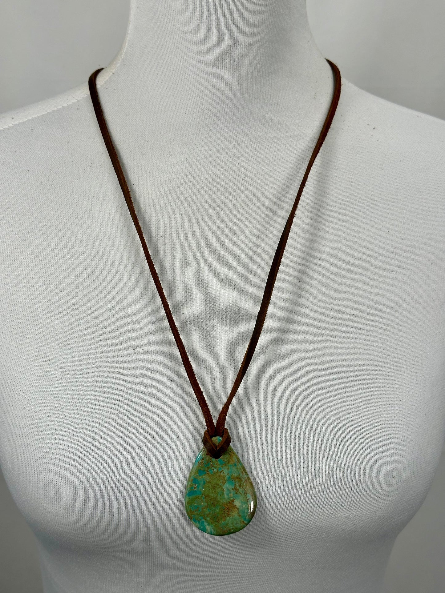 Adjustable Leather Kingman Slab Necklace