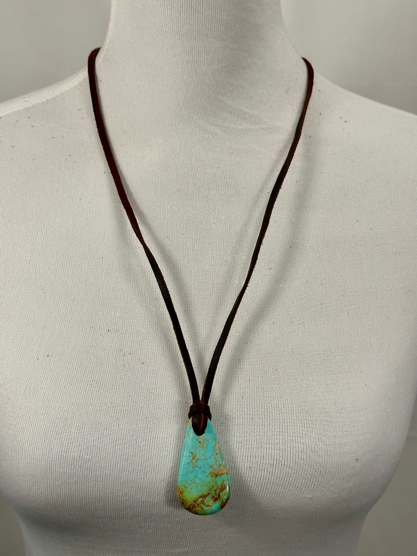 Adjustable Leather Kingman Slab Necklace