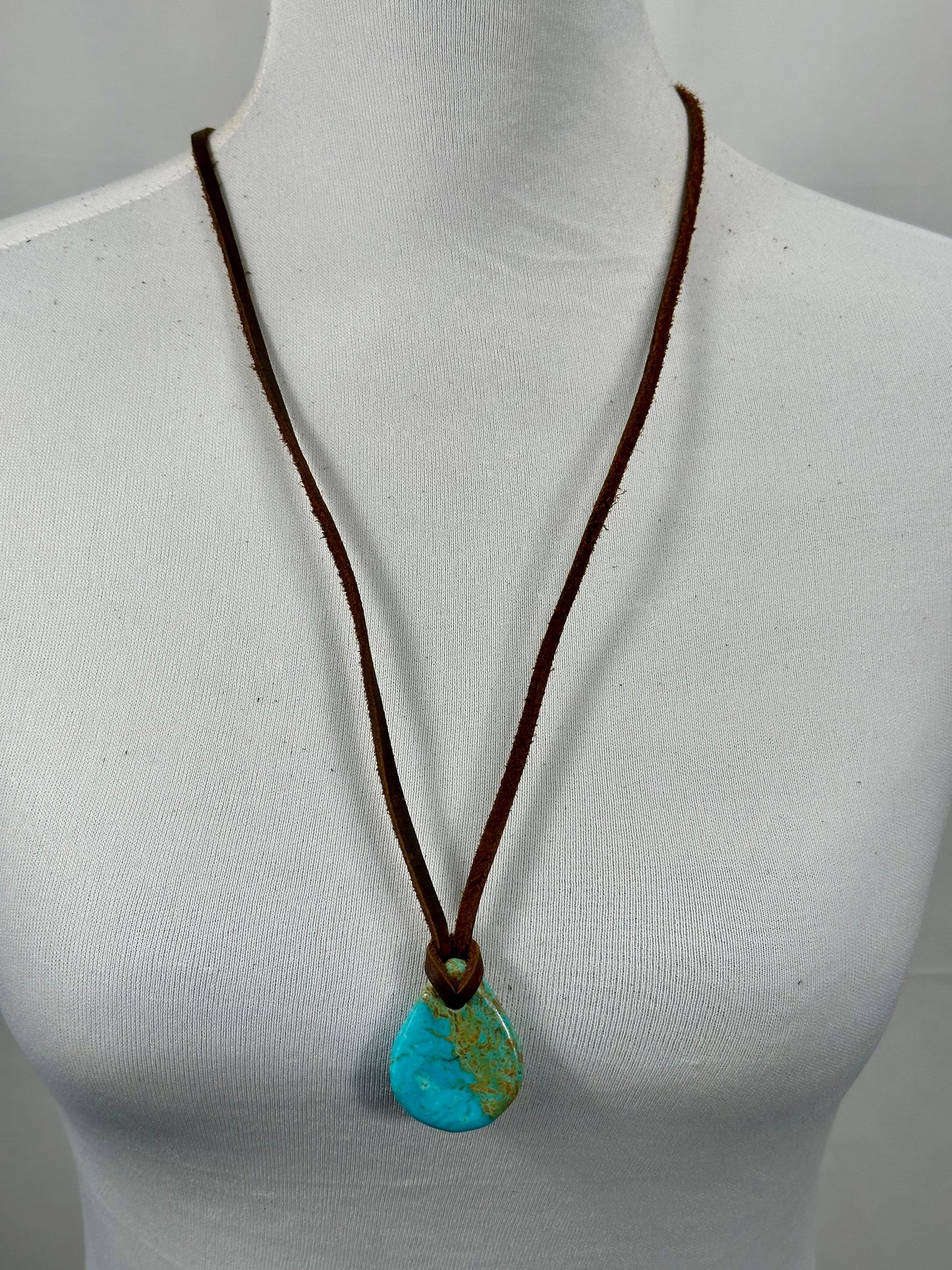 Adjustable Leather Kingman Slab Necklace
