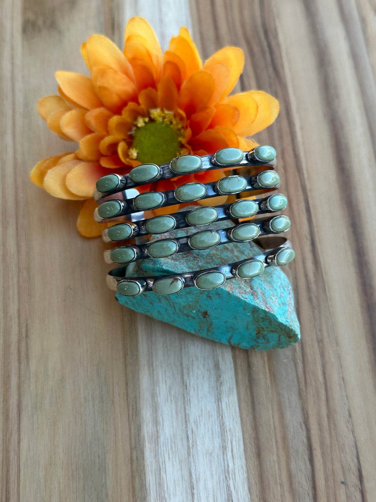 Cluster Stone Kingman Turquoise Cuff – Live Roadshow 505
