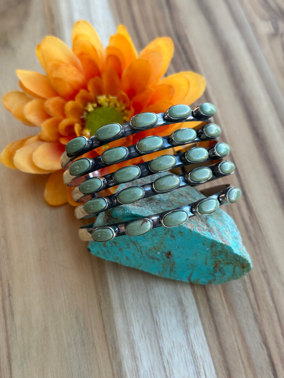 Cluster Stone Kingman Turquoise Cuff – Live Roadshow 505