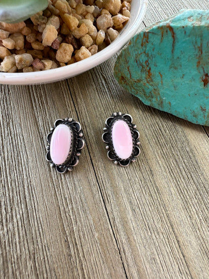 Pink Conch Oval Stud Earrings