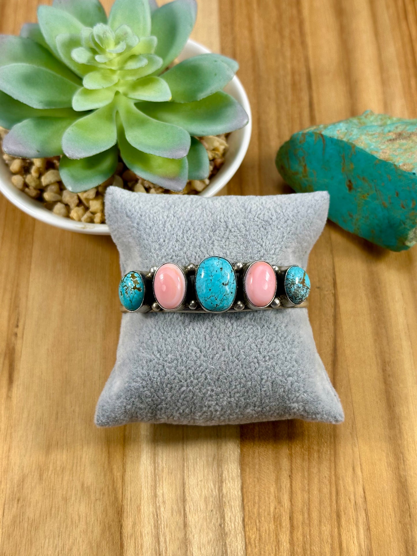 5 Stone Kingman Turquoise and Pink Conch Cuff
