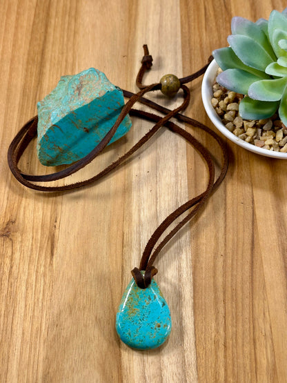 Adjustable Leather Kingman Slab Necklace