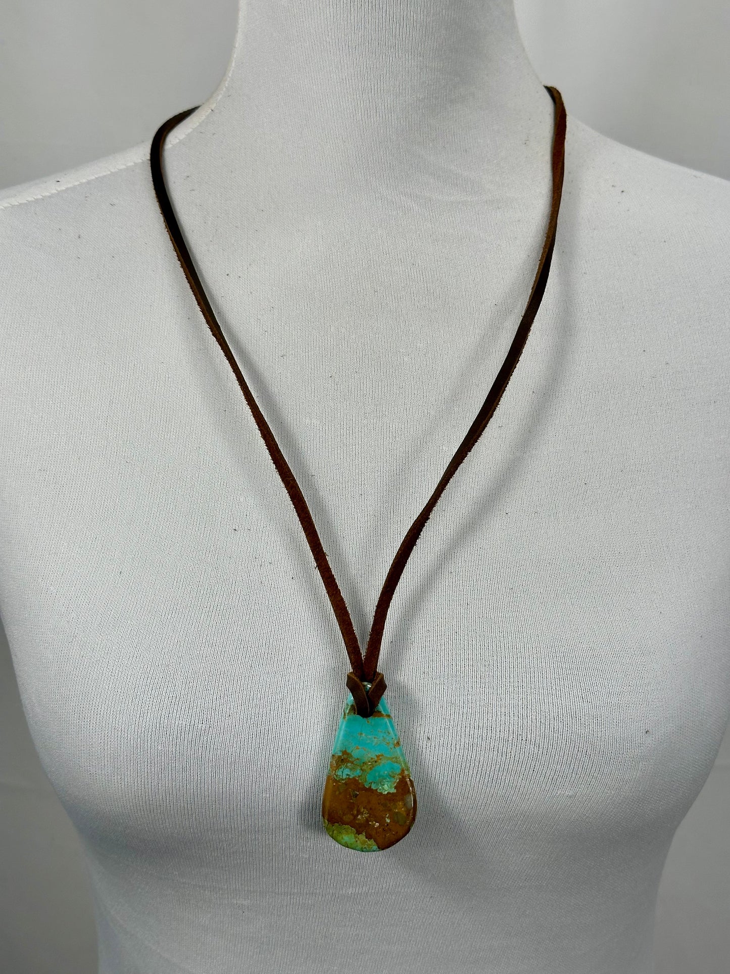 Adjustable Leather Kingman Slab Necklace