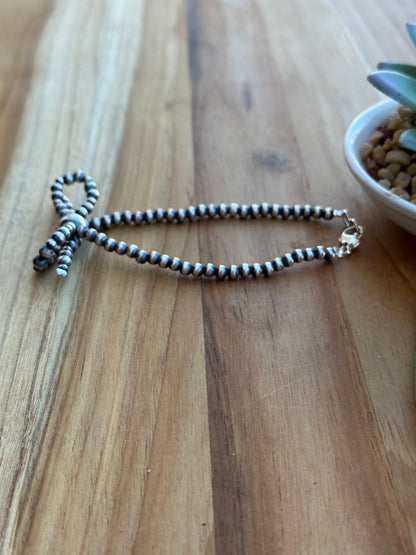 8" Single Strand Bow Bracelet