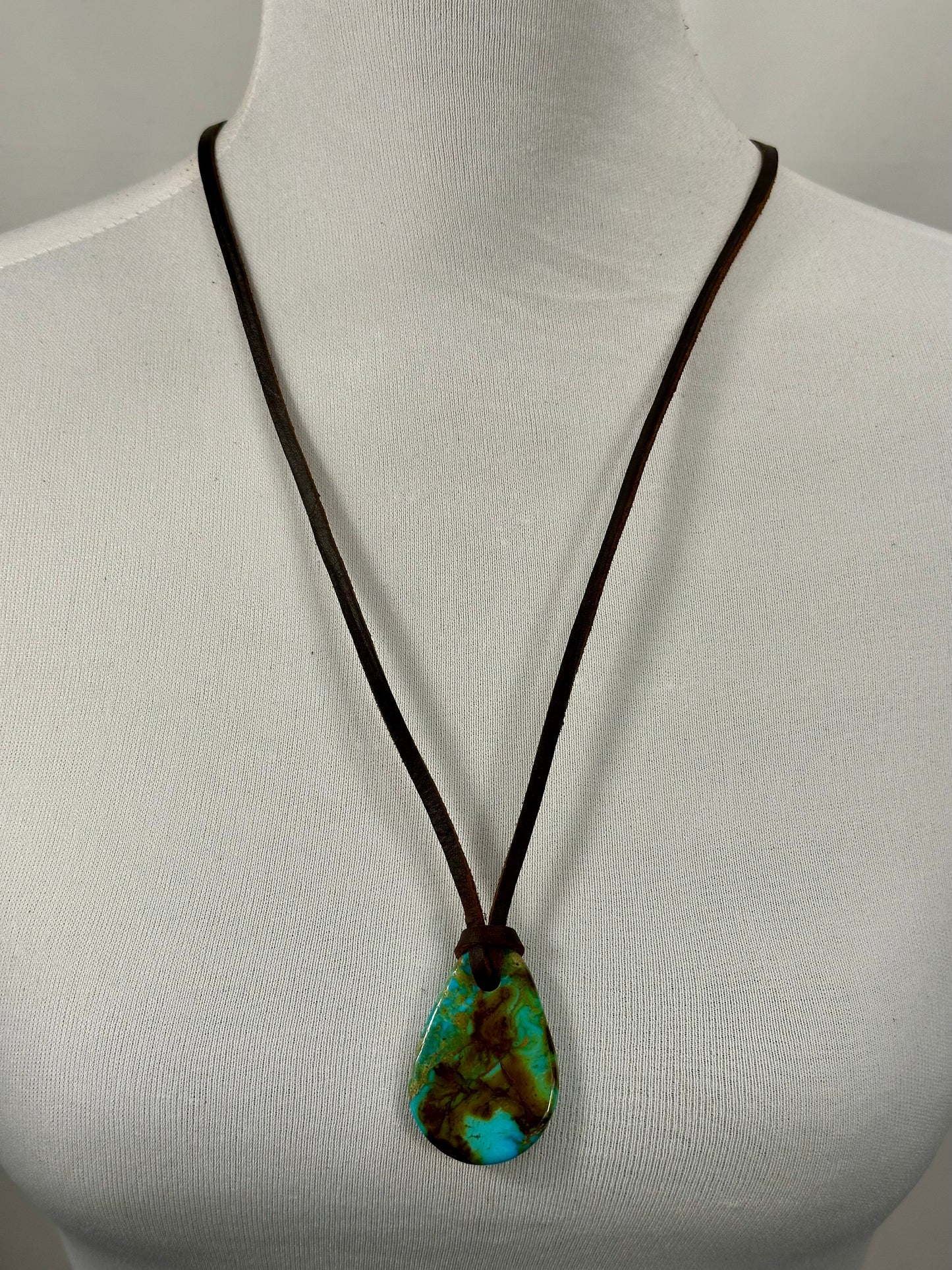 Adjustable Leather Kingman Slab Necklace